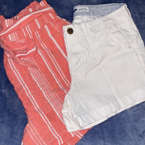 Two shorts, white short jeans and pink cotton short with adjustable waist. - Picture 2 of 3